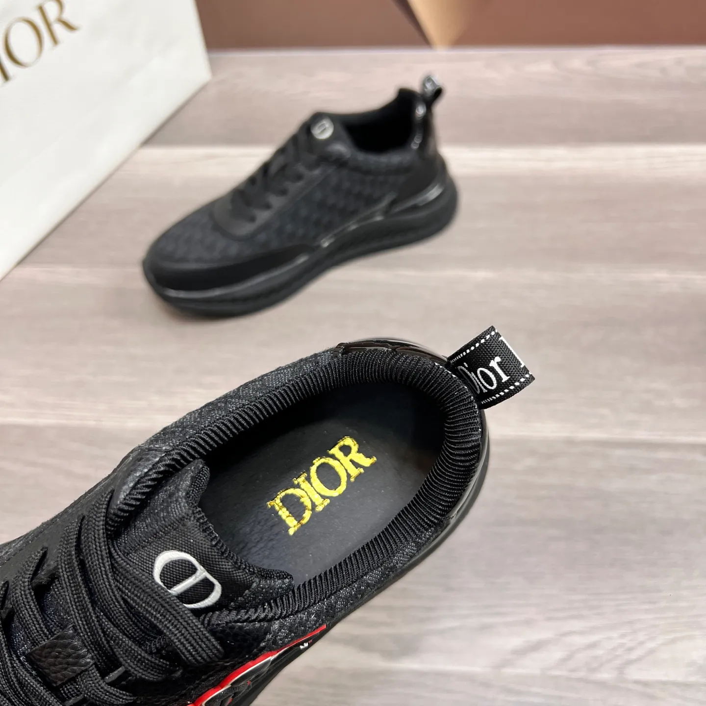 Factory price: 438💰Dior original quality.~ Unique modern style sneakers. 🏃A must-have casual shoe for trendy men😍😍 Imported cowhide fabric, sheepskin foot pads (refuse to discolor and grind feet) soles: Original soles specially provided by the original factory, French lazy style design ⚠️Fit to the feet, original quality, super comfortable original soles. It’s like shooting the real thing🎬The real thing is better, high-quality sneakers, men’s shoe size: 38-44 (45 and 46 can be customized)